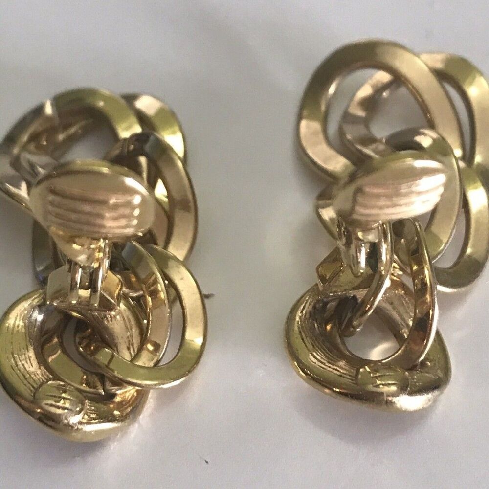 Vintage Monet Clip On Earrings Goldtone Dangle Drap link Costume Jewlery - Picture 6 of 7